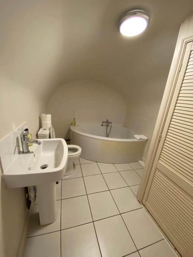 Apartament Stylish Maisonette And In Victoria Londra