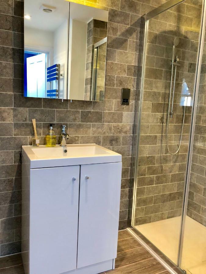 Apartament Stylish Maisonette And In Victoria Londra
